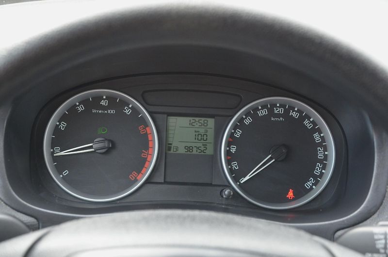 Škoda Fabia (2009) 1.4i 16V 63kW AMBITION / KLIMA - fotka 22 z 33