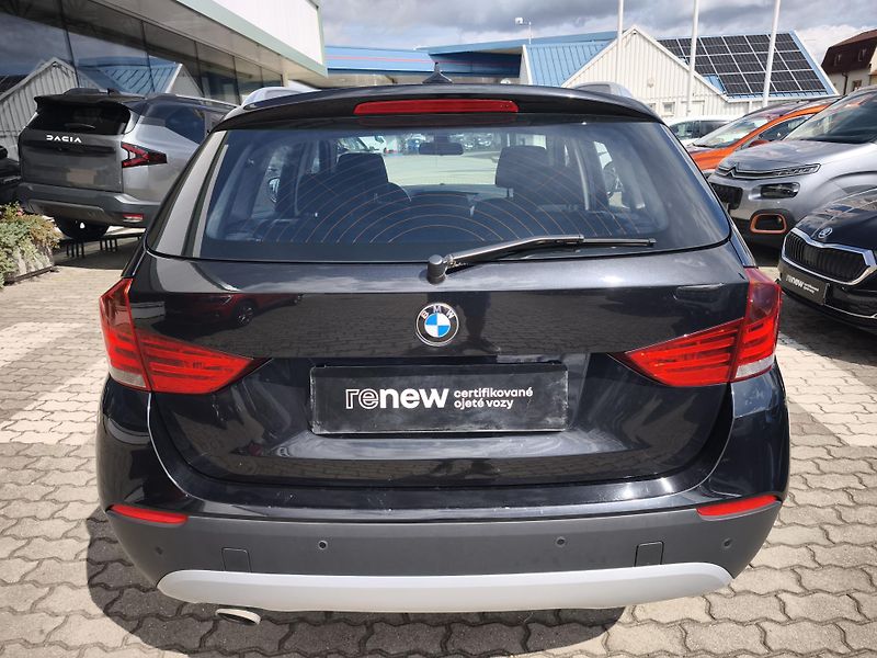 BMW X1 2011 ČR 2.0d 150kW 2.MAJITEL - fotka 21 z 34