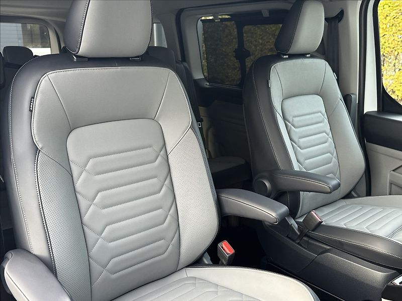 Ford Tourneo Custom 2,0 170PS  L2 Titanium X A/T 4 - fotka 18 z 58