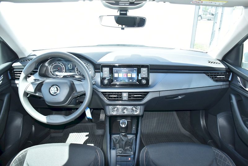 Škoda Kamiq (2022) Ambition 1.0 TSI 81kW - fotka 14 z 28