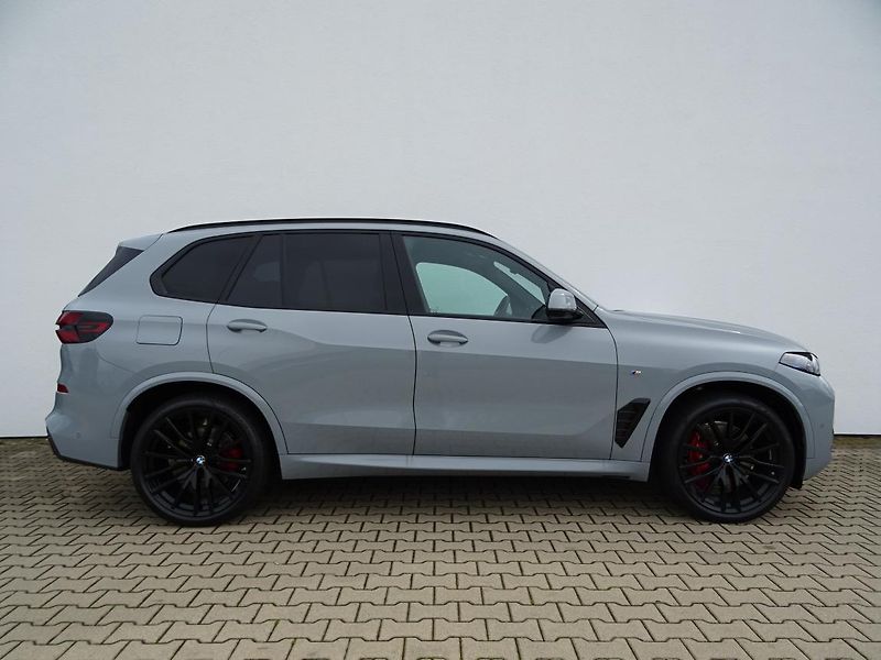 BMW X5 xDrive30d - fotka 5 z 6