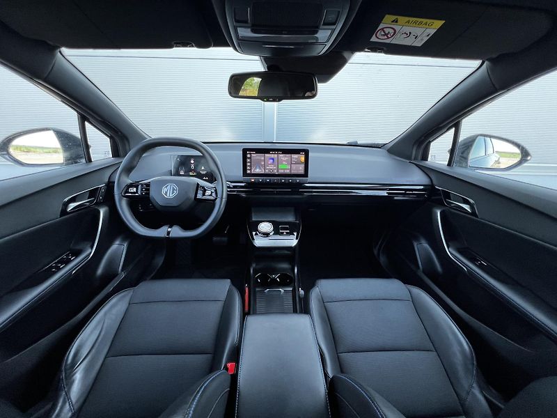 MG MG4 150kW 64kWh LUXURY 1.Maj DPH - fotka 7 z 26