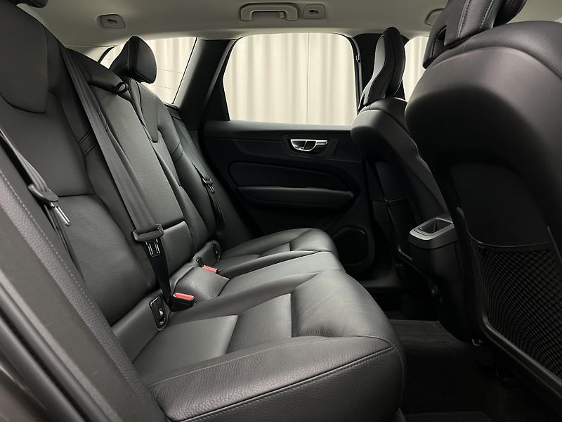 Volvo XC60 B4 INSCRIPTION AUT  - fotka 21 z 40