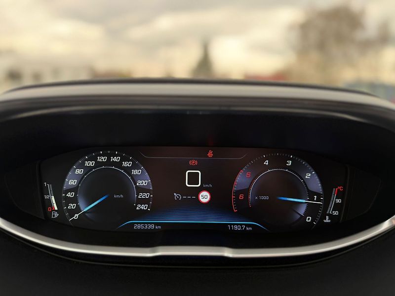 Peugeot 5008 - fotka 3 z 29