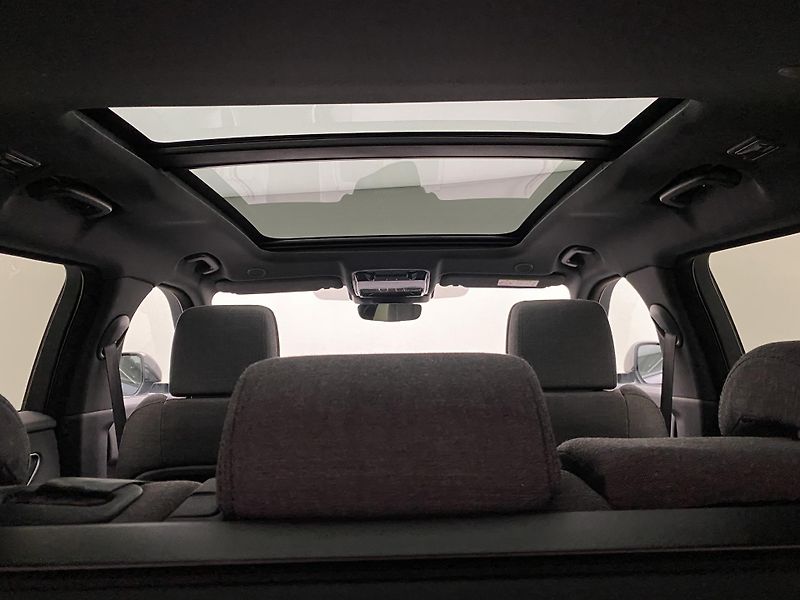 Land Rover Range Rover Velar P400e DYNAMIC HSE REZERVACE - fotka 27 z 47