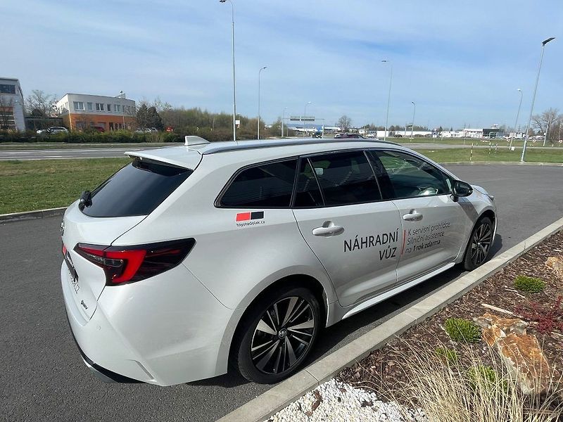 Toyota Corolla 1.8 Hybrid 140k Style - fotka 6 z 28