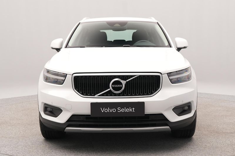 Volvo XC40 B4 AWD MOMENTUM PRO REZERVACE - fotka 14 z 27