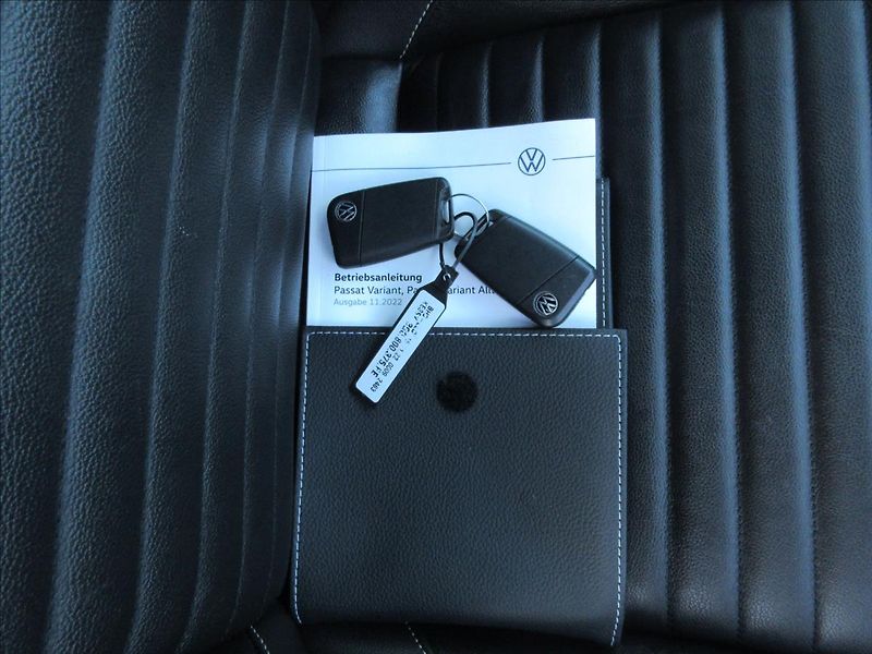 Volkswagen Passat 2,0 TDI DSG Elegance - fotka 17 z 18