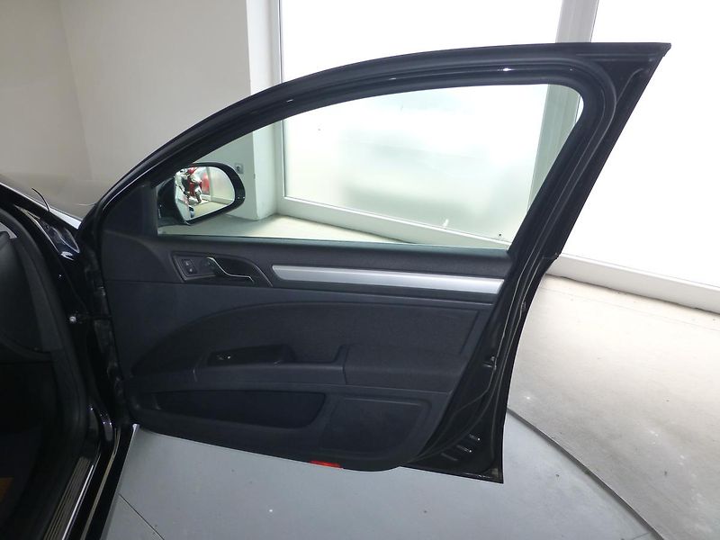 Škoda Superb (2013) 2,0TDI*VYHŘ.S*PARK.S**NAVIGACE - fotka 17 z 28
