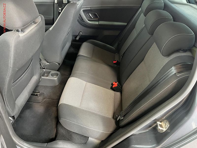 Škoda Fabia (2011) 1.2 TSi, ČR, AC, STK1/28 - fotka 10 z 13