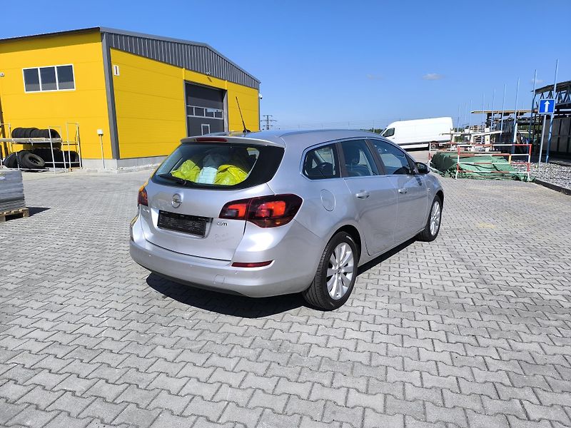 Opel Astra (2011) 1.7 CDTi,SERVISNÍ KN. DOL KM. - fotka 7 z 29