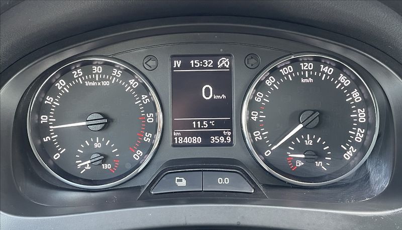 Škoda Rapid 1,6 TDi,66kW,STK 10/28 - fotka 14 z 26
