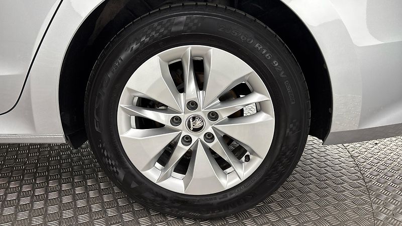 Škoda Octavia 1.0 TSI Ambition Combi - fotka 19 z 24