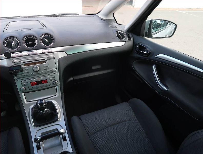 Ford S-MAX (2007) Trend 1.8 TDCi, 7 míst - fotka 8 z 17