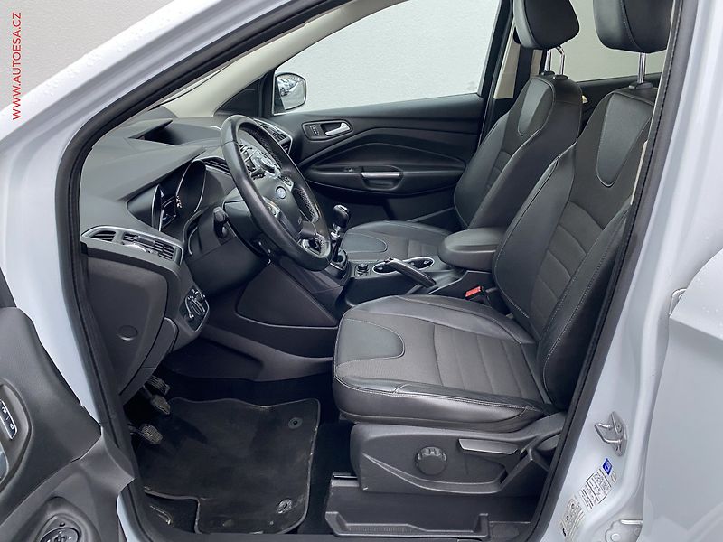 Ford Kuga (2015) 2.0 TDCi 4X4, Individual - fotka 9 z 17