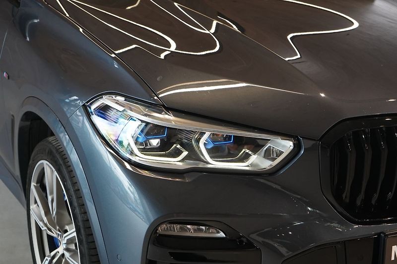 BMW X5 M50d, M Professional, Masáž - fotka 13 z 57
