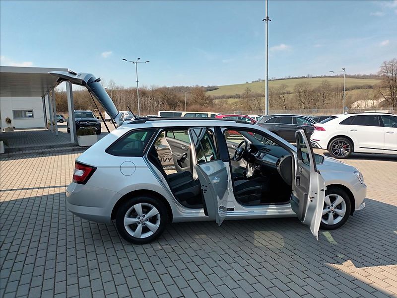Škoda Fabia 1,2 TSI,66KW,DIGIKLIMA,TEMPOMA - fotka 9 z 36