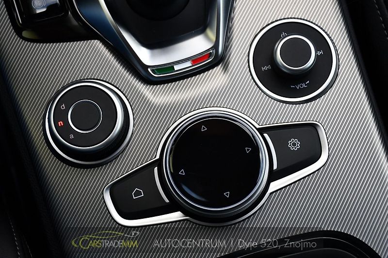 Alfa Romeo Stelvio 2.0 Turbo 16V 206kW Veloce Q4 - fotka 35 z 53