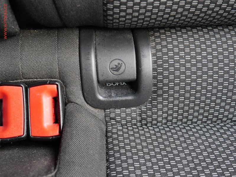 Škoda Octavia (2013) 1.6 TDi, ČR, AC, výhřev sed - fotka 17 z 18