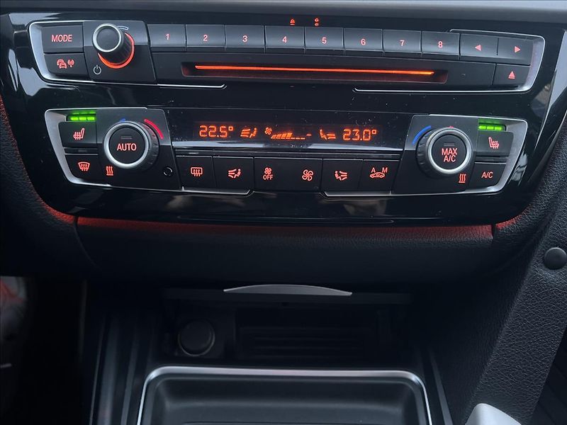 BMW Řada 3 320d Automat 140kw - fotka 17 z 19