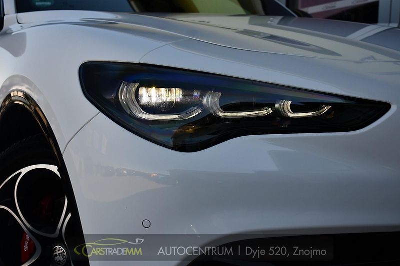 Alfa Romeo Stelvio 2.2D 16V 154kW Veloce AT8-Q4 - fotka 50 z 51