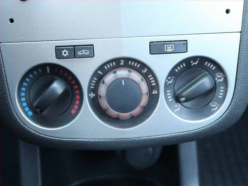 Opel Corsa (2012) 1.2, Automat, Serv.kniha - fotka 17 z 19