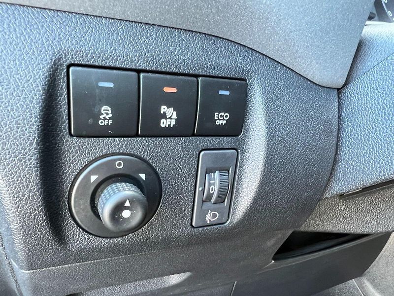 Citroën Berlingo (2017) 1.2PT Shine! NAVI! Tažné! 1.ma - fotka 27 z 37