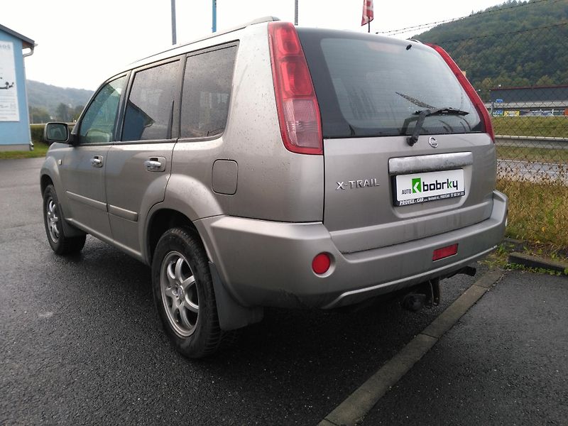 Nissan X-Trail 2,5i AWD /121 kW/ Automat - fotka 4 z 37