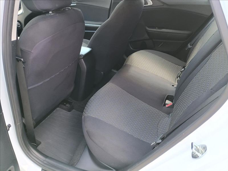 Kia Ceed 1,5 T-GDi GPF 7DCT Spin - fotka 7 z 8