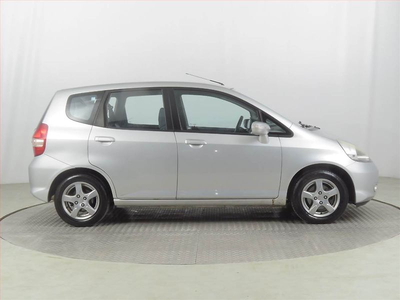 Honda Jazz (2008) 1.4 i-DSI, levný provoz - fotka 6 z 18