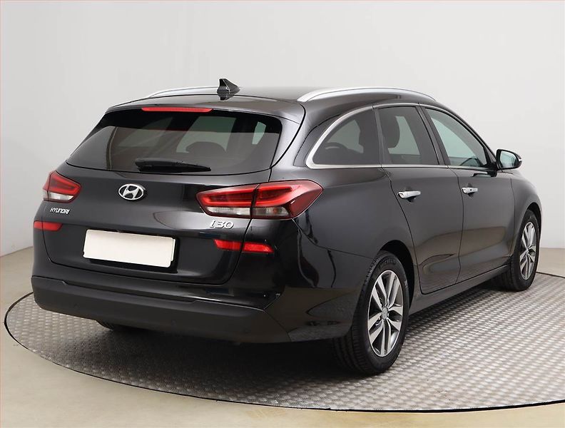 Hyundai i30 (2018) Premium 1.6 CRDi, Navi - fotka 5 z 21