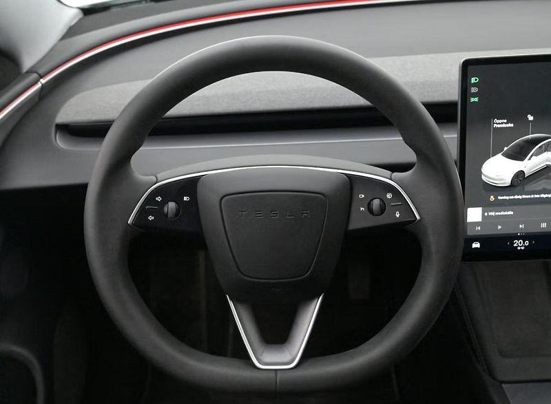 Tesla Model 3 LR AWD SoH 93% Autopilot Pano. - fotka 6 z 26