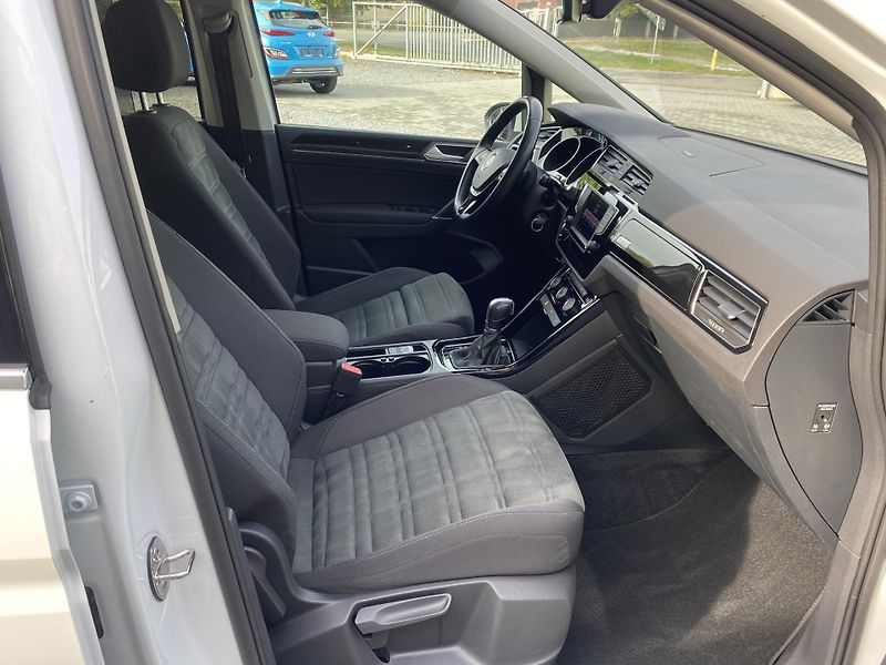 Volkswagen Touran 1.4 TSI 110kW-HIGHLINE - DSG - fotka 44 z 48