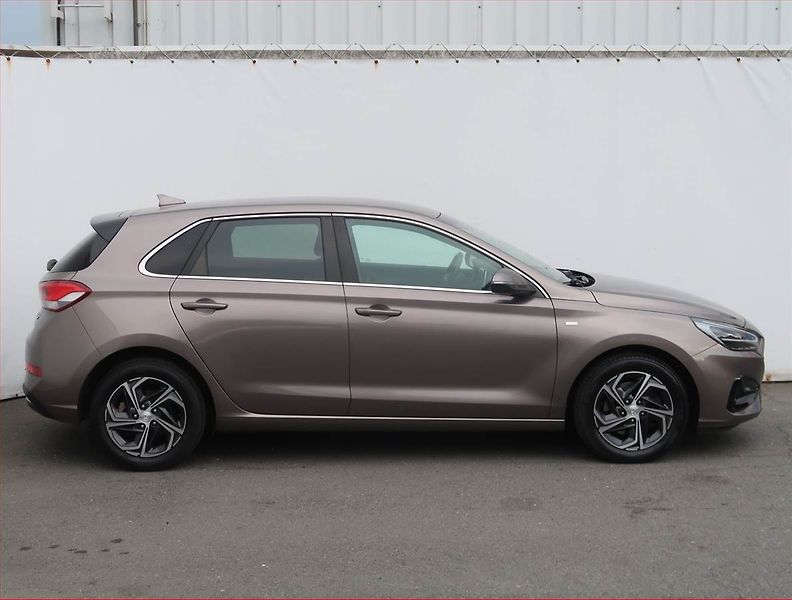 Hyundai i30 (2021) Smart 1.5 T-GDI MHEV, ČR,1.maj - fotka 6 z 20