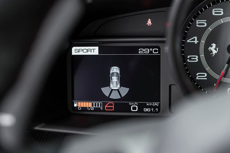 Ferrari 488 Pista PILOTI - fotka 11 z 26