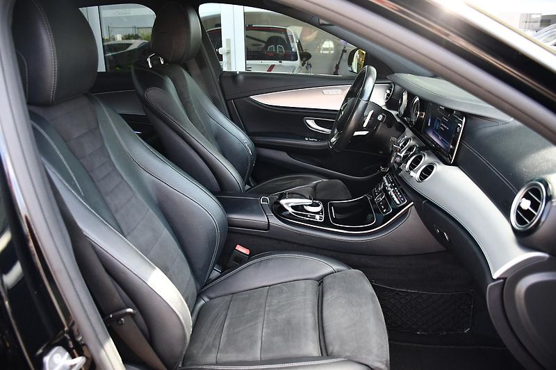 Mercedes-Benz Třídy E 350D AMG K360° HEAD-UP - fotka 13 z 51