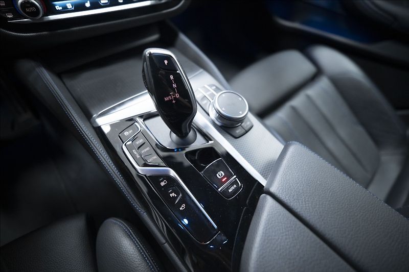 BMW Řada 5 530e xDrive M Sport ČR DPH   2 - fotka 20 z 42