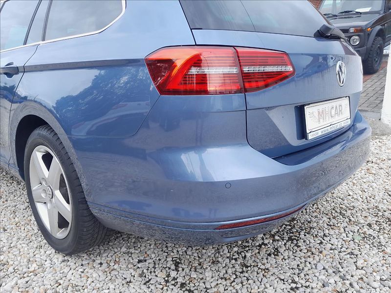 Volkswagen Passat Variant 2.0 TDI 110KW - fotka 14 z 59