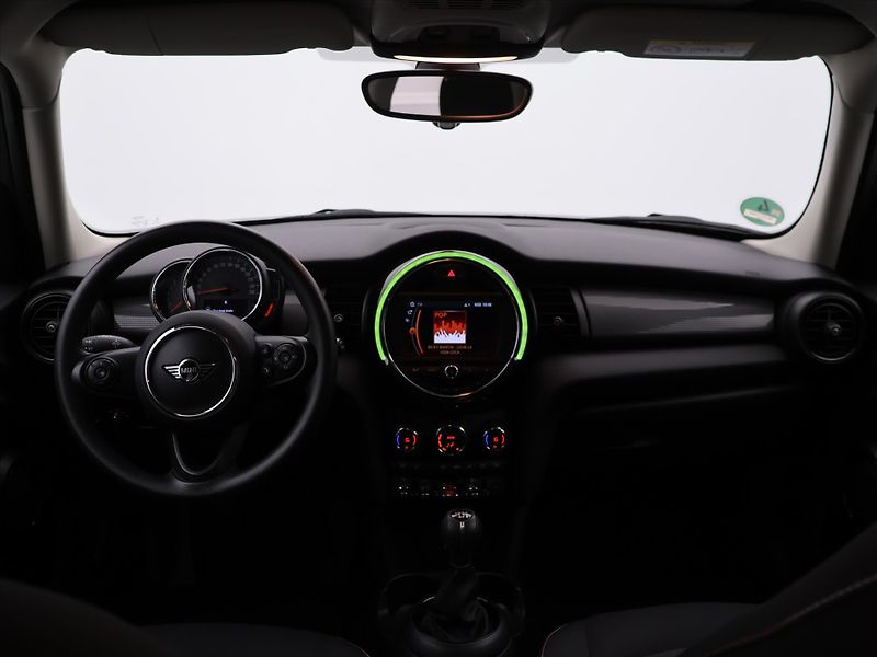 Mini Cooper 1,5 100 kW 1.Maj. Aut.klima - fotka 21 z 28