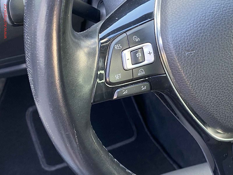 Volkswagen Golf (2017) 1.5 TSi, Highline, LED, navi - fotka 13 z 18