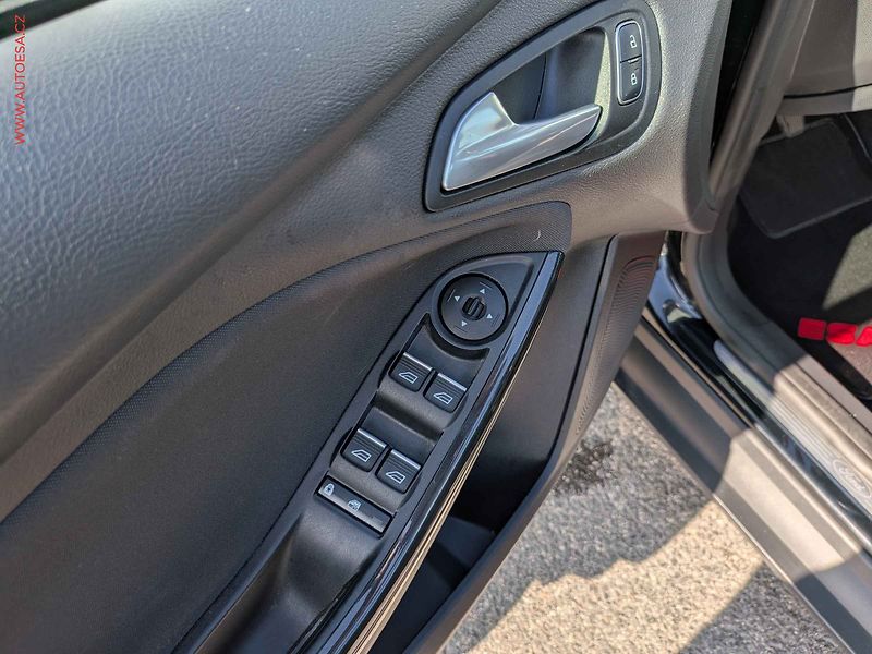 Ford Focus (2015) 1.0EB, AC, TZ, tempo - fotka 8 z 15