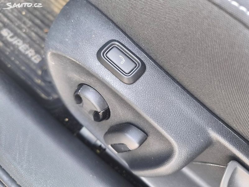 Škoda Superb -DPH,KRÁSNÝ,CZ,VÝBAVA,MASÁŽE - fotka 13 z 35