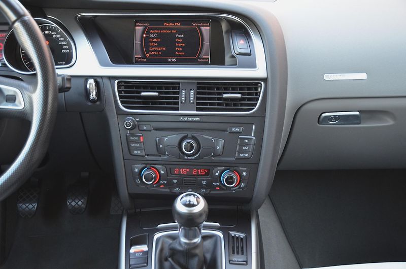 Audi A5 (2009) Coupe 2.0 TFSi 132kW S-LINE  - fotka 27 z 40