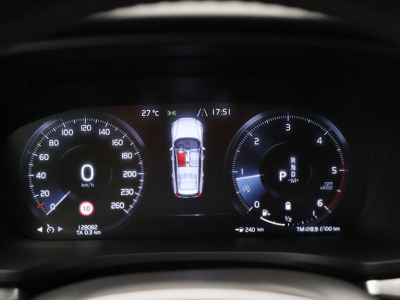 Volvo V60 2,0 B4 AWD Cross Country DPH - fotka 19 z 36