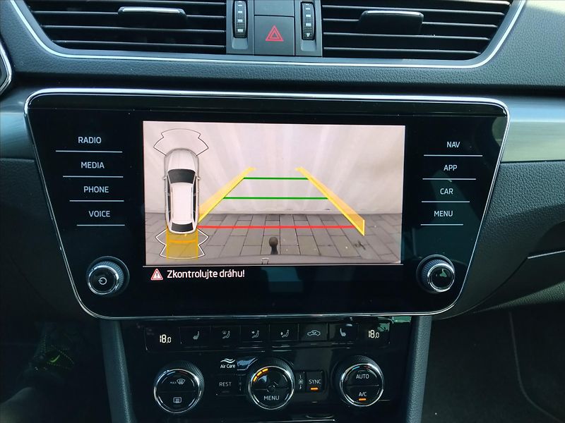 Škoda Superb 2,0   STYLE 110kW DSG Tasžné - fotka 17 z 35