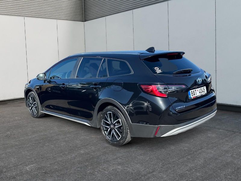 Toyota Corolla (2021) TREK 1.8HYBRID 72kW CZ DPH - fotka 4 z 11