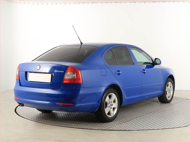 Škoda Octavia (2009) 1.9 TDI, Xenony, Tempomat - fotka 5 z 17