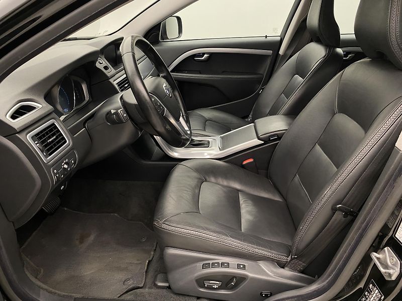 Volvo XC70 D4 AWD SUMMUM AUT CZ - fotka 3 z 39