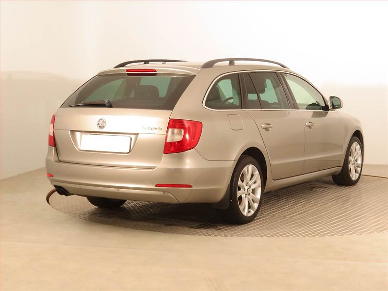 Škoda Superb (2012) Ambition 2.0 TDI, Serv.kniha - fotka 5 z 15