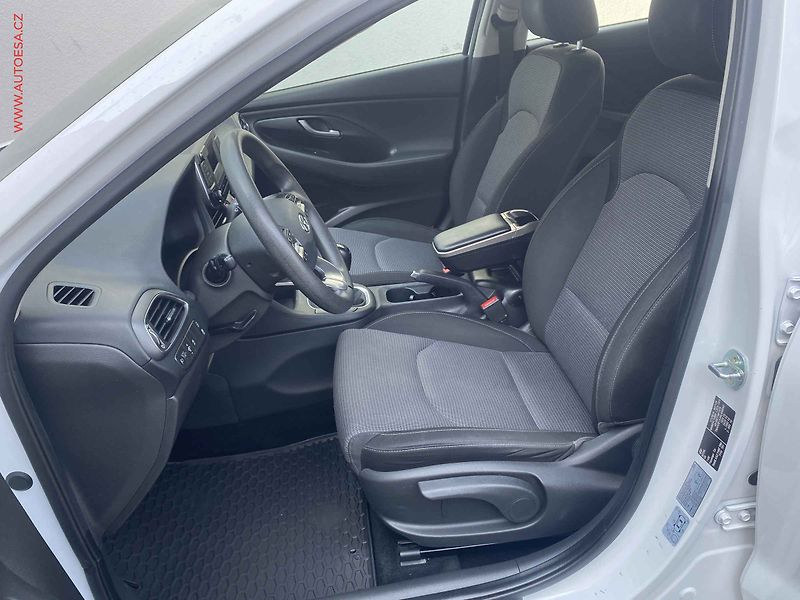 Hyundai i30 (2021) 1.6 CRDi, 1.maj,ČR - fotka 9 z 16